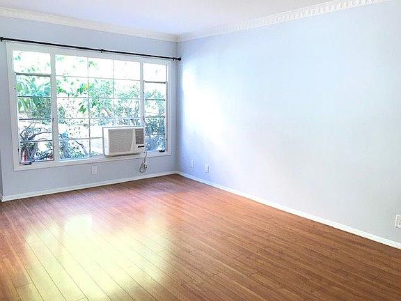 5th image of 2011 Argyle Ave APT 9