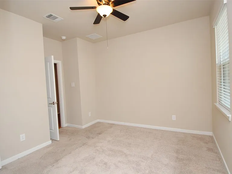 8326 Oakland Heights Ln — Photo 11