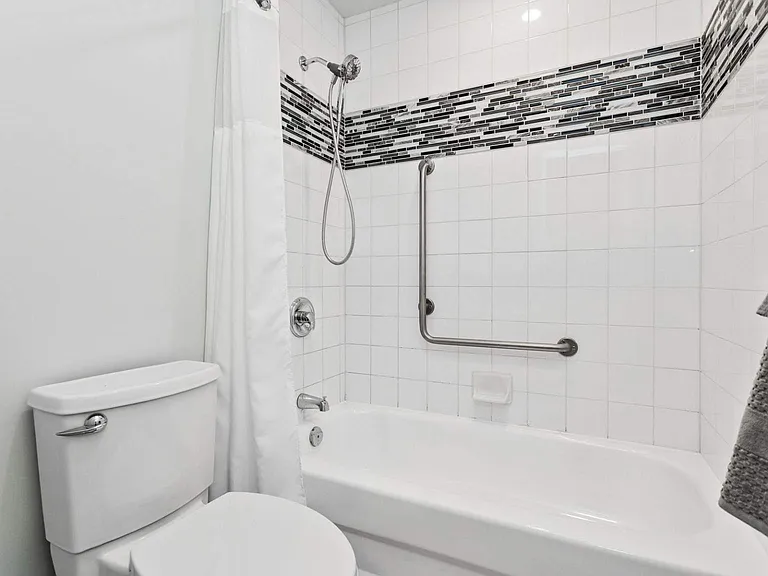 330 McLeod St #411 — Photo 7