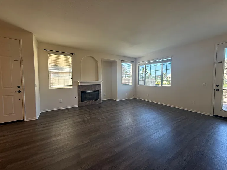 1357 Burgundy Dr — Photo 14