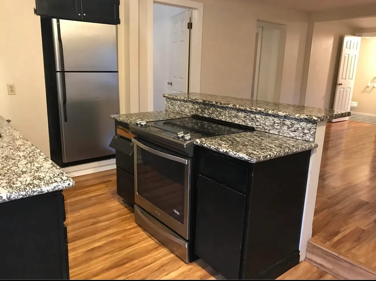 2 bed, 1.5 bath, 1180 sqft, $2,300 — Photo 3