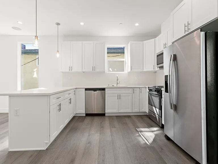 1034 N Oxford Ave — Photo 33