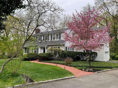19 The Oaks, Roslyn, NY, 11576