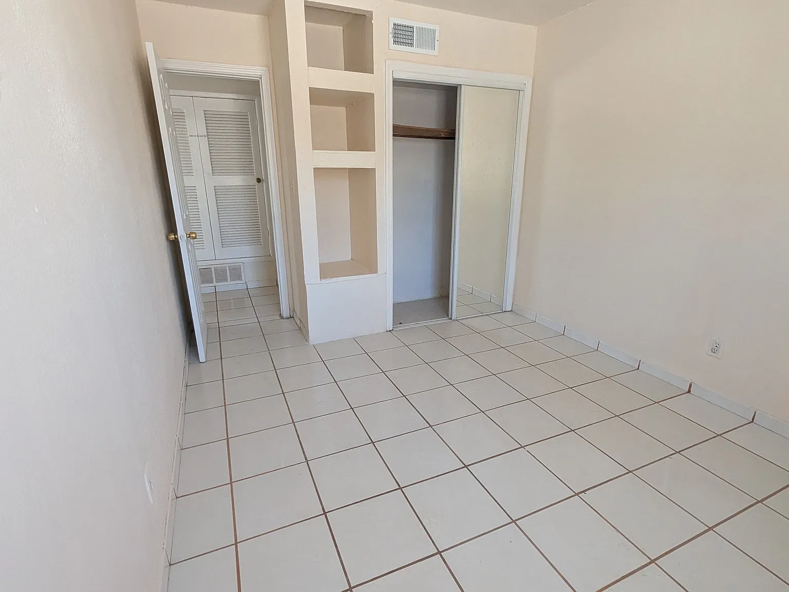 3 bed, 1050 sqft, $1,395 — Photo 4
