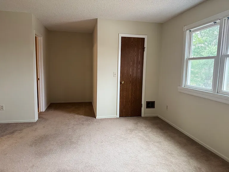 92 Westchester Dr — Photo 28
