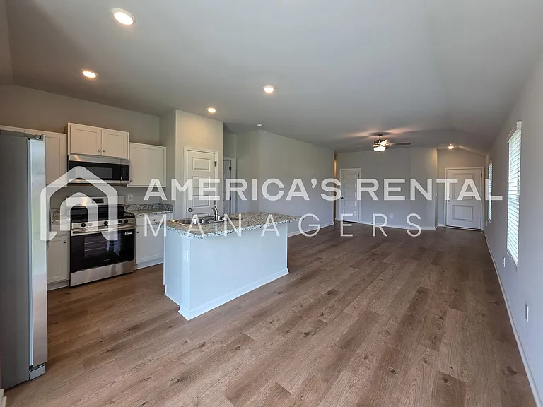 1028 John Ave — Photo 14