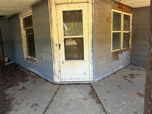 2nd image of 300 S Rosehill Ave