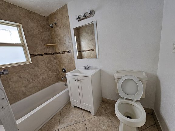 3rd image of 2572 NW 14th Ct