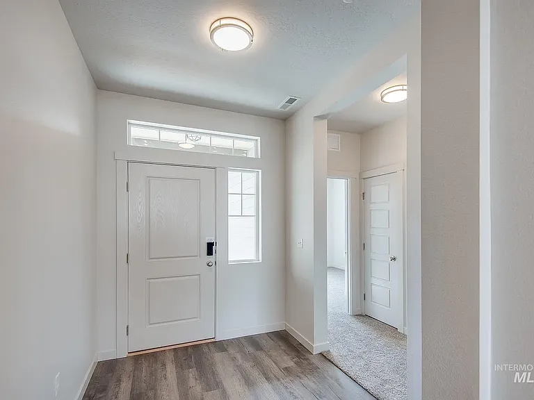 15370 Hogback Way — Photo 2