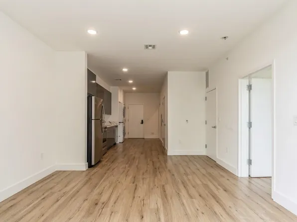 28-26 Vroom Street image 3 of 30