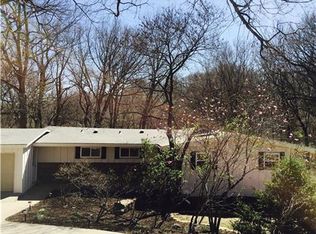 209 NW Greentree Ln, Kansas City, MO 64116