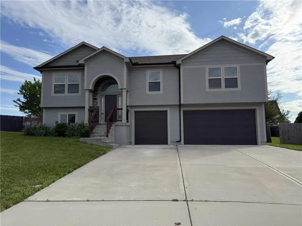 1277 SW Nagona Ln, Lees Summit, MO 64082