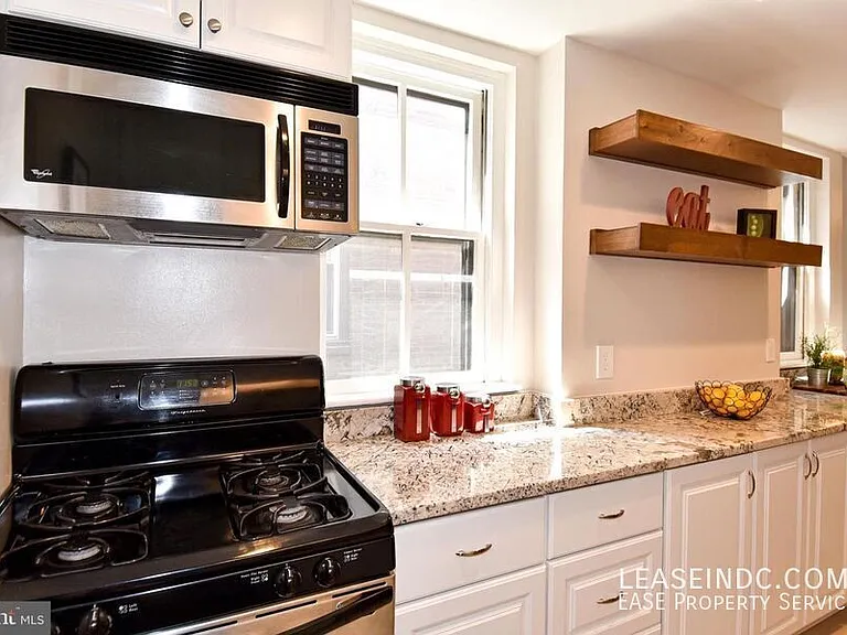 410 11th St NE #17 — Photo 12