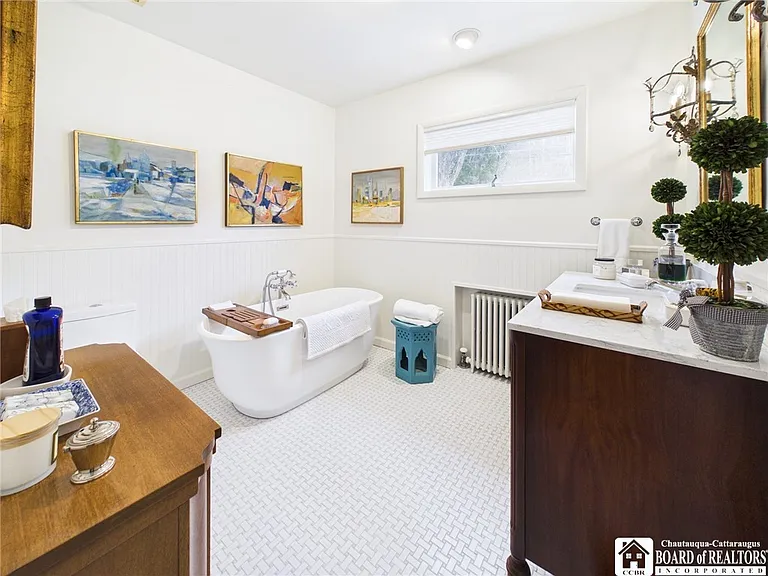 422 York St — Photo 5
