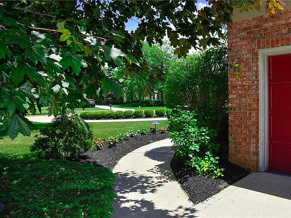 3rd image of 3083 Excalibur Ave