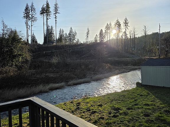 2nd image of 906 N River Bend Rd