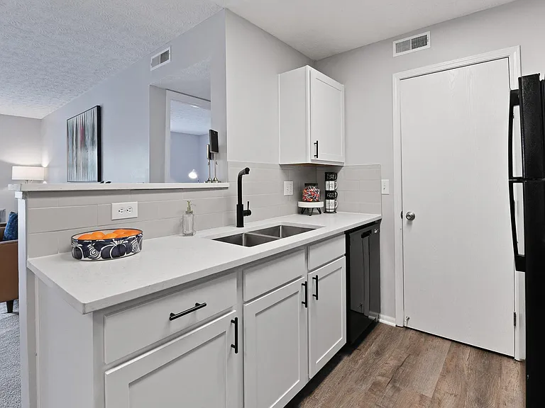 Trinity Lakes Apartments — Photo 12
