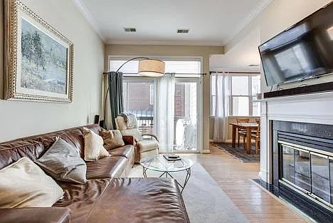 2 bed, 965 sqft, $4,000 — Photo 2