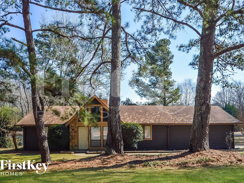 1st image of 3932 Woodland Cir SE