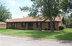 3rd image of 2002 Greenbriar Dr