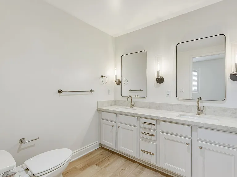1444 S Point View St #204 — Photo 19