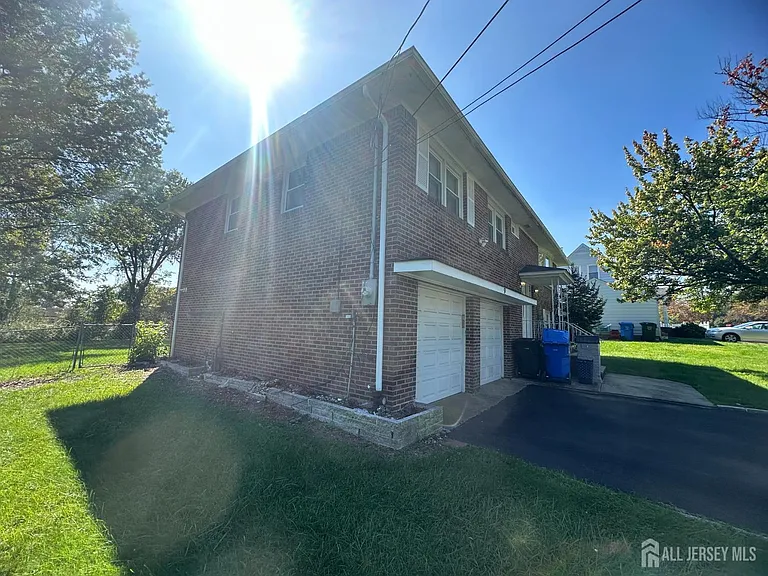 9 Holly Rd — Photo 2