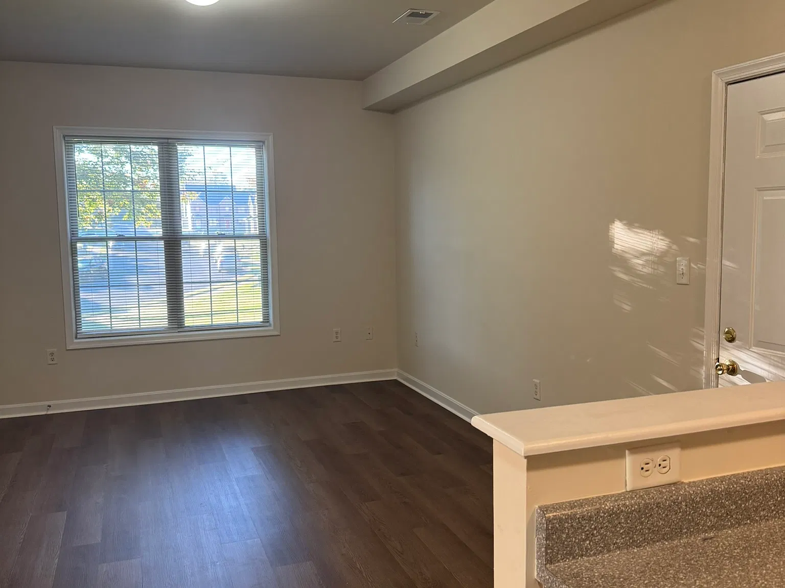 2 bed, 850 sqft, $1,400 — Photo 3