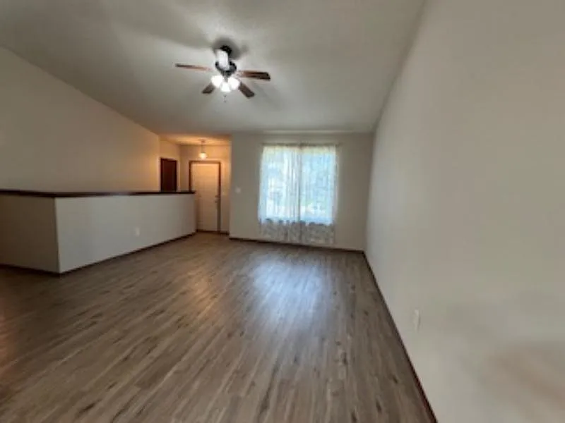 4 bed, 2008 sqft, $1,950 — Photo 3