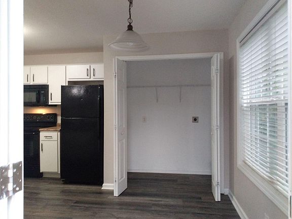 3rd image of 3156 Brook Hill Dr