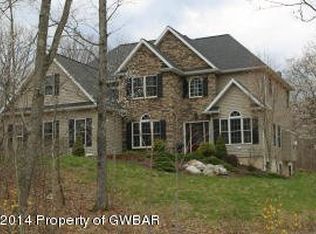 2 Osprey Dr, Mountain Top, PA 18707
