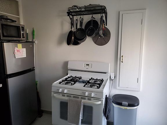 2nd image of 2669 Lombard St