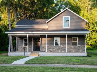 1120 8th St, Three Rivers, MI 49093