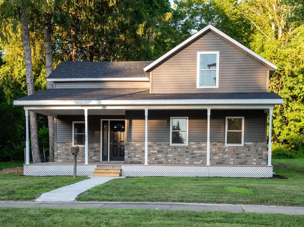 1120 8th St, Three Rivers, MI 49093