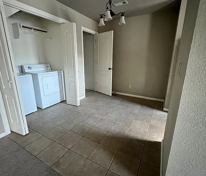 1716 N Chestnut Ave — Photo 11
