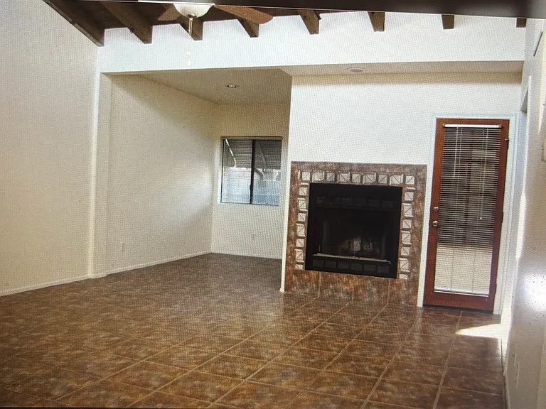 3629 N Forgeus Ave — Photo 3