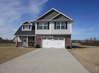 182 River Winding Rd, Jacksonville, NC 28540