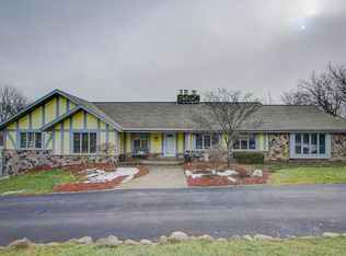 750 E Briar Ridge Dr, Brookfield, WI 53045