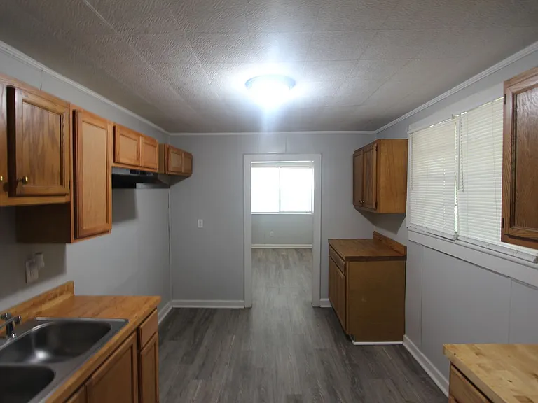 1433 Rayfield Dr — Photo 5