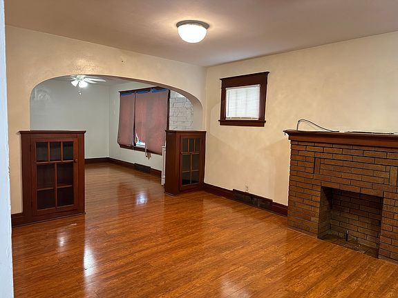 3rd image of 207 French St Unit 1