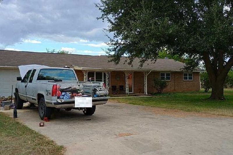 1st image of 2 Mistletoe Ln