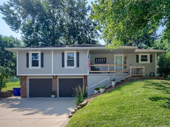 11917 W 49th St, Shawnee, KS 66216