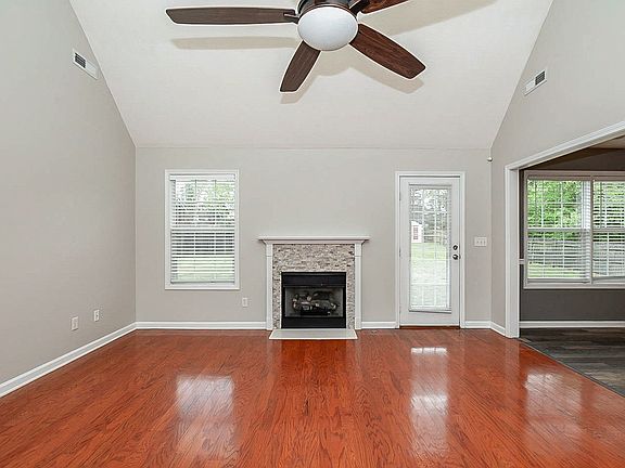 3rd image of 1318 Bolton Dr