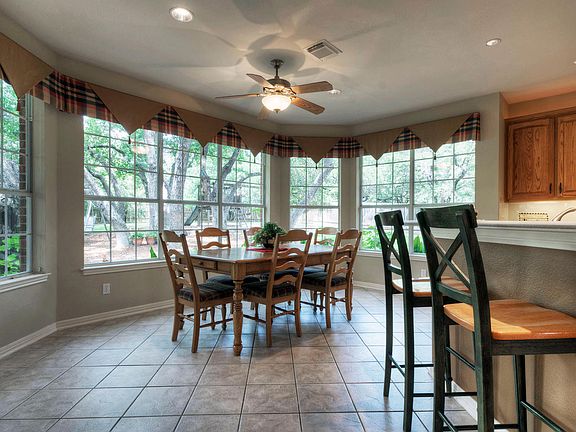 Breakfast Area & Back View