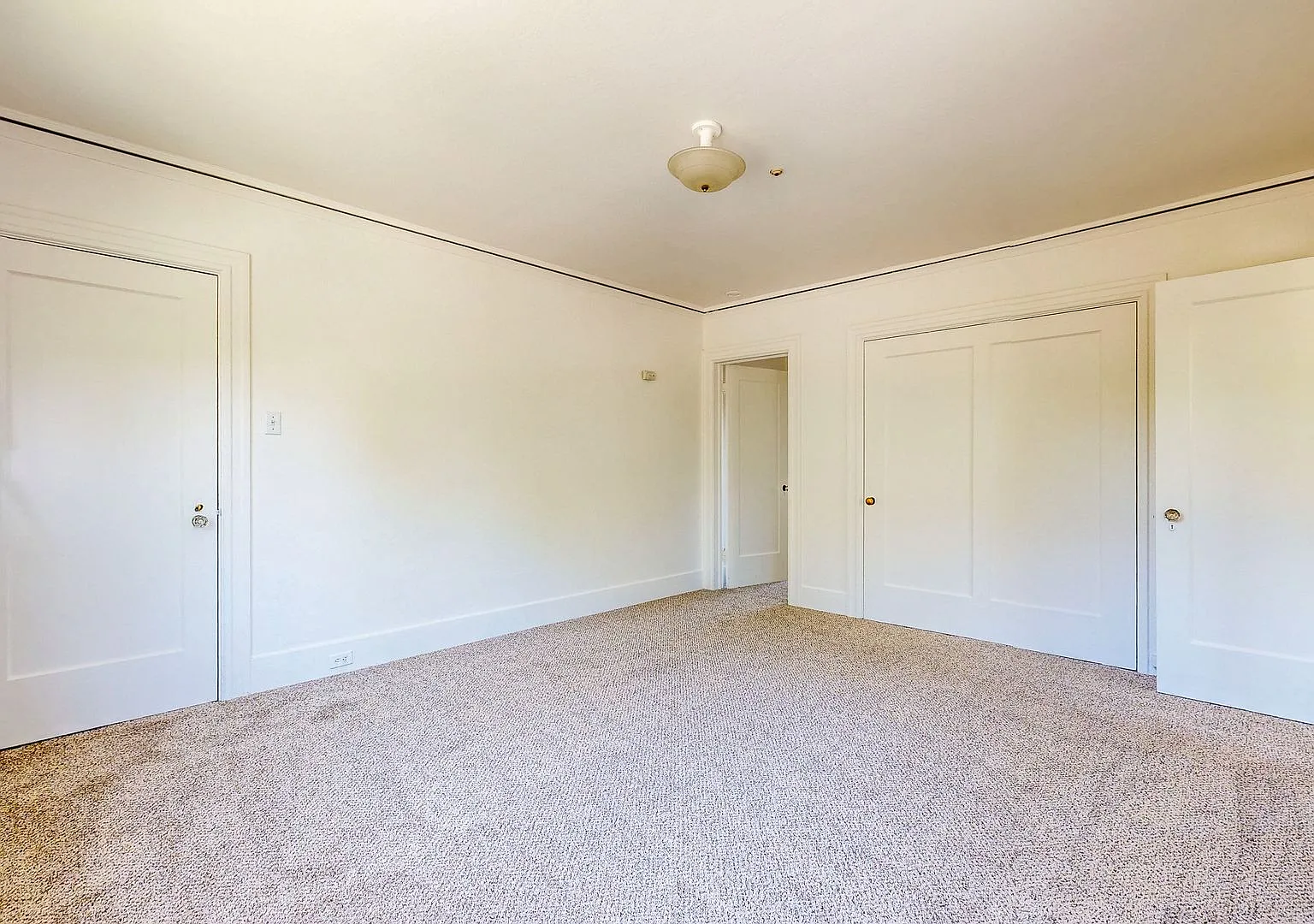 537/541 Humboldt Street — Photo 2