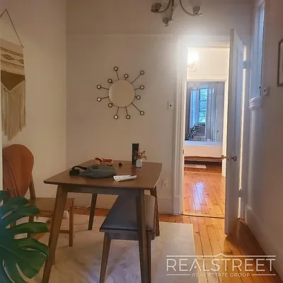 Rented by Real Street Inc | media 4