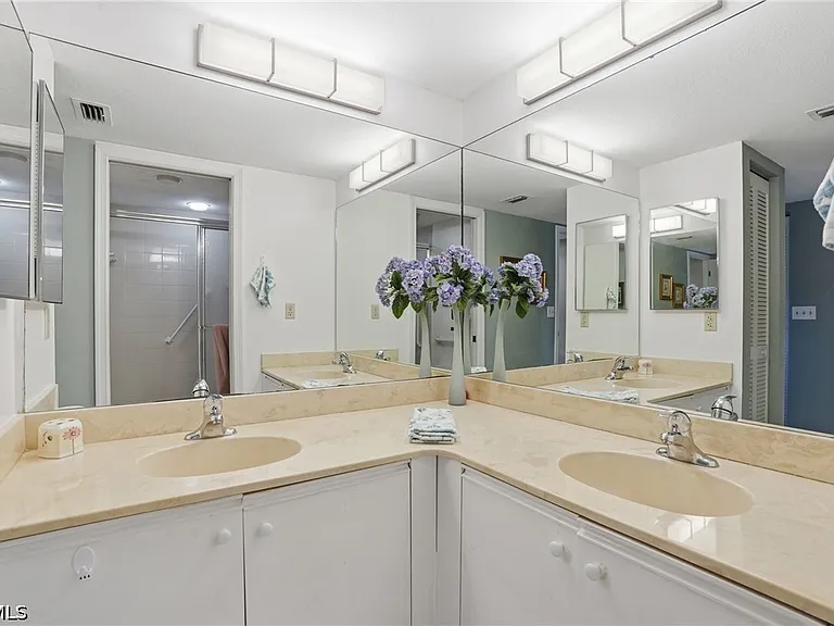 5905 Trailwinds Dr #816 — Photo 22