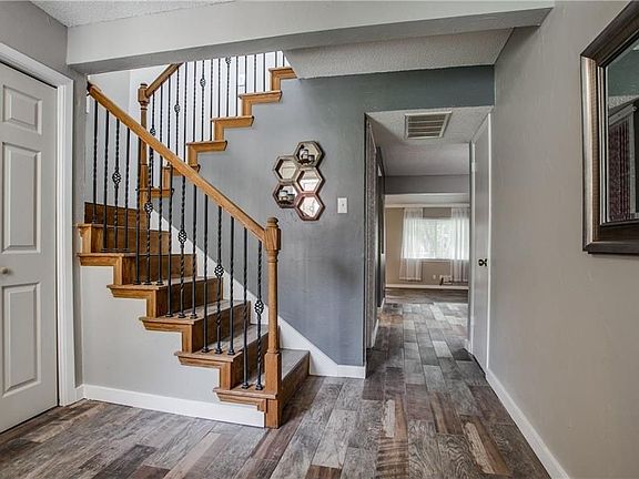 4th image of 2704 Meadowstone Ct