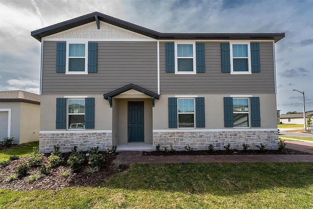 4 bed, 2.5 bath, 2340 sqft, $2,600 — Photo 1