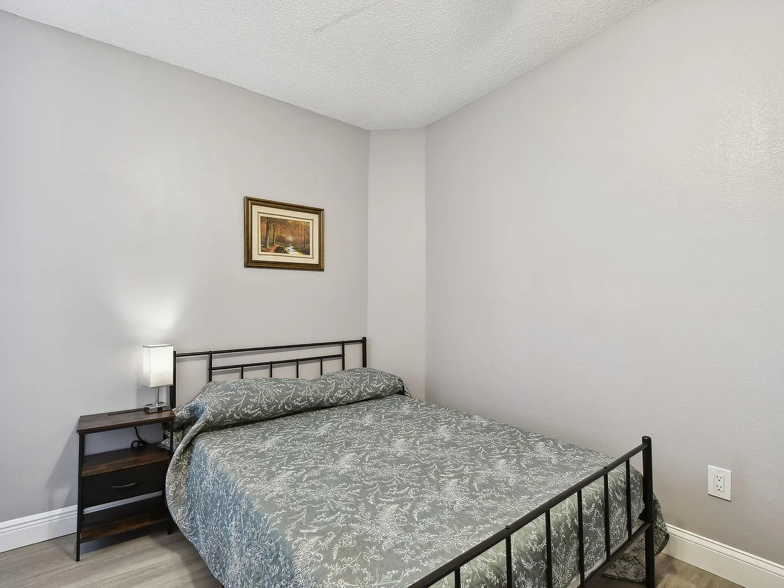 4 bed, 3.0 bath, 2123 sqft, $910 — Photo 2