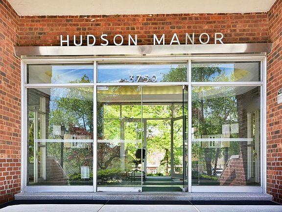 3rd image of 3750 Hudson Manor Ter APT 6EE